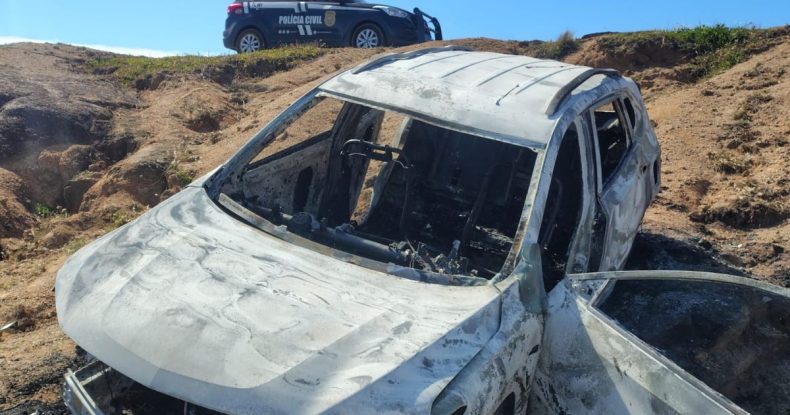 Corpo carbonizado em carro é identificado e três suspeitos são presos