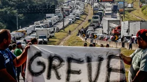 Greve dos Caminhoneiros: setor inicia paralisações