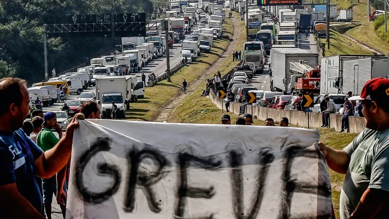 Greve dos Caminhoneiros: setor inicia paralisações