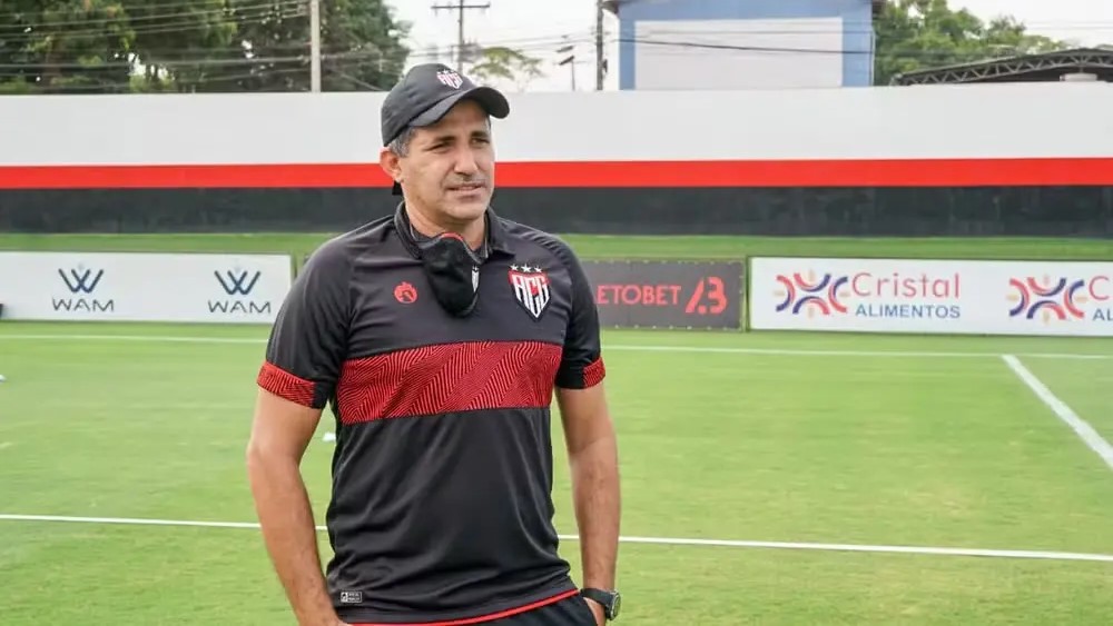 Barra perde treinador um dia após conquista do campeonato catarinense