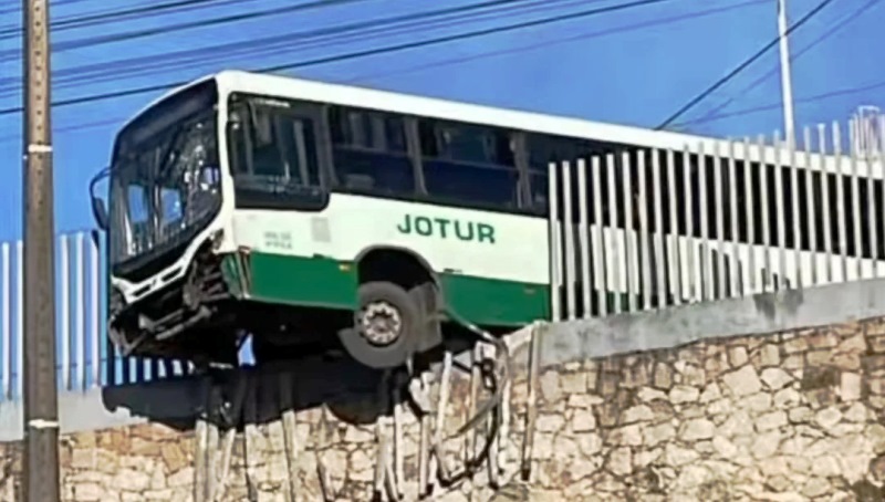 Homem que agrediu motorista de ônibus a facadas é condenado à prisão