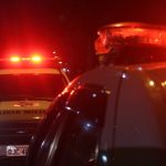 Homem é preso ao ameaçar vizinhos com machado e atacar policiais