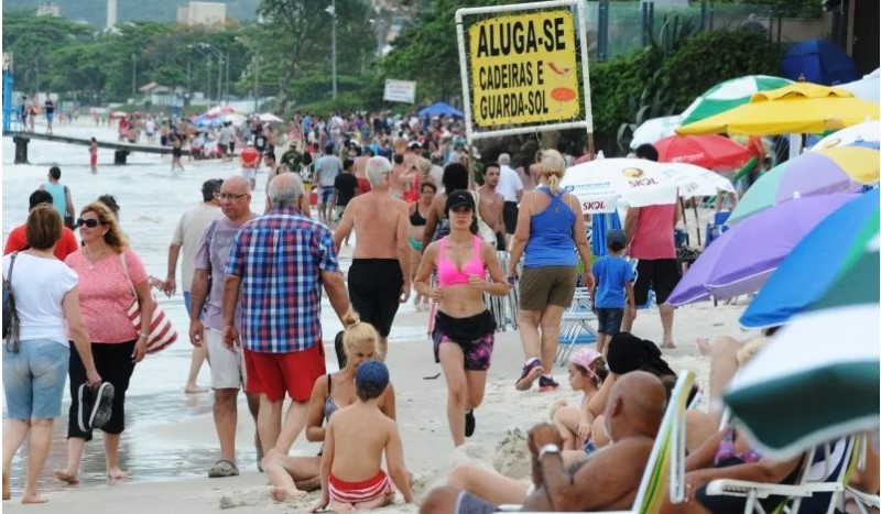Gasto médio dos turistas no Litoral de SC caiu 16,4% em 2026