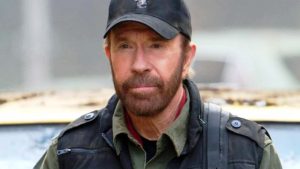 Ator Chuck Norris é internado às pressas no Havaí