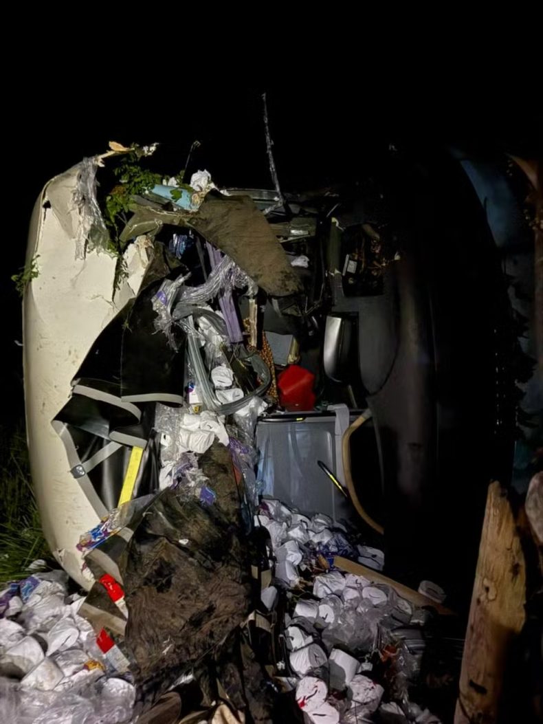 Acidente entre ônibus e carreta deixa morto e feridos na BR-259 em MG