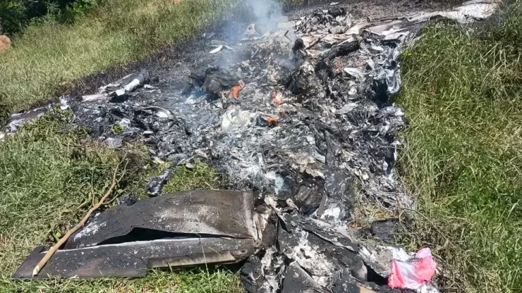 Queda de avião em área de mata deixa dois mortos no Rio de Janeiro