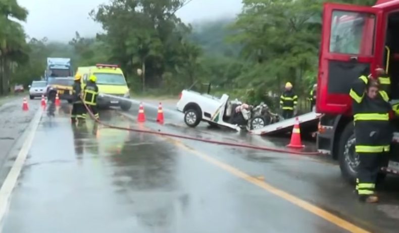 VÍDEO: Colisão frontal deixa dois mortos na BR-470 em Indaial