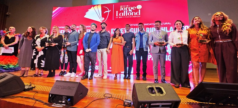 Carla Ayres recebe Prêmio Jorge Laffond de Arte e Cultura em Brasília