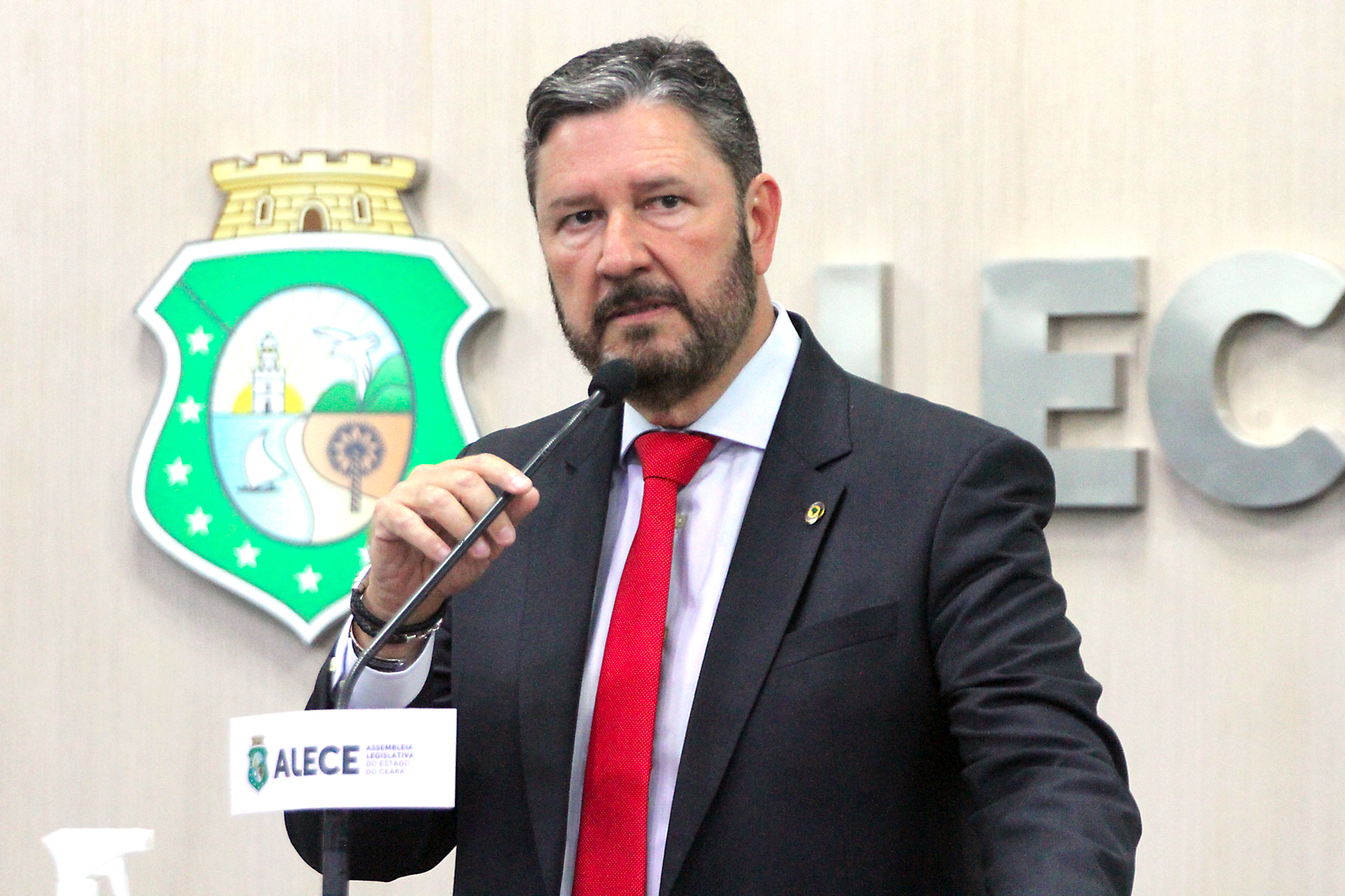 Empresas com contratos milionários ligados a deputado estão na mira da PF