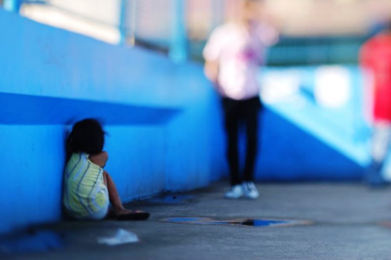 Justiça condena mãe e padrasto por abusar de criança por 10 anos