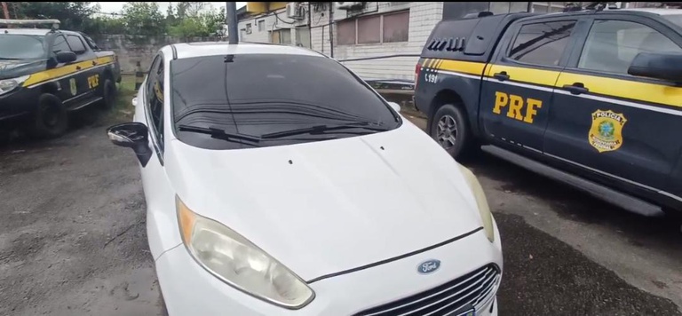 Foragido da Justiça de Blumenau é preso em Recife com carro roubado