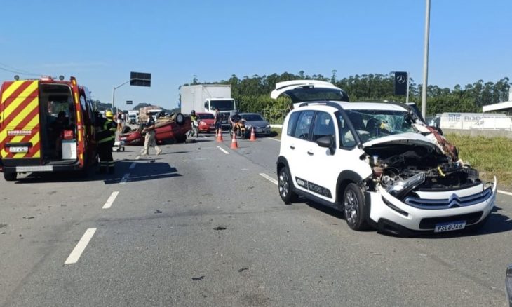 Feriado de Tiradentes termina com cinco mortos e 85 feridos nas BRs de SC