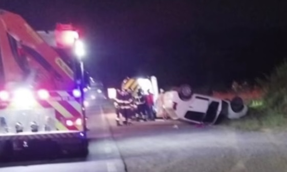 Capotamento na BR-280 termina com motorista preso por embriaguez