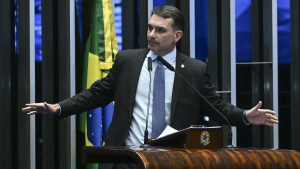 Flávio reúne senadores e reforça articulação após derrota de Messias