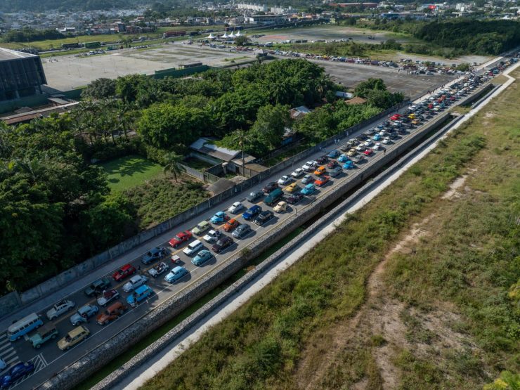 Jorginho Mello inaugura Rota do Antigomobiliso de SC durante carreata