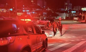 VÍDEO: confronto armado deixa três criminosos mortos e um policial ferido