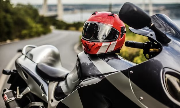 Motociclistas terão selo digital para barrar capacetes falsos