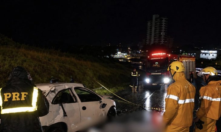 Menino de sete anos morre após capotamento na BR-282