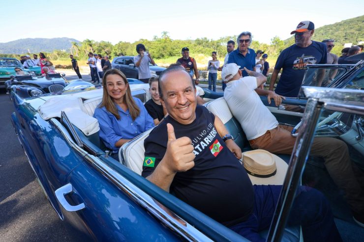 Jorginho Mello inaugura Rota do Antigomobilismo de SC