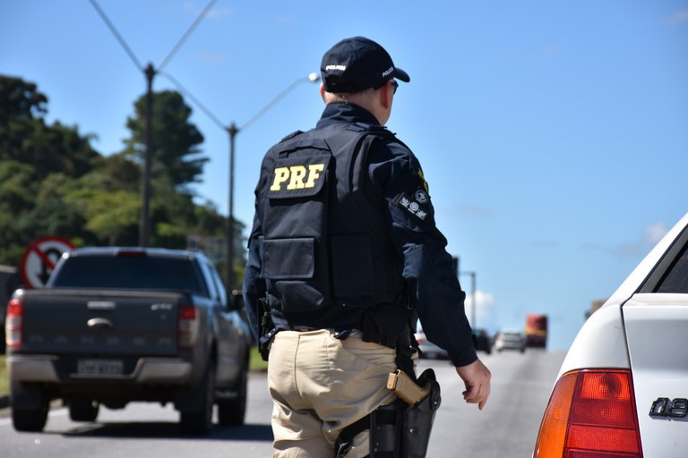 Projeto prevê CNH gratuita para policiais em estado brasileiro
