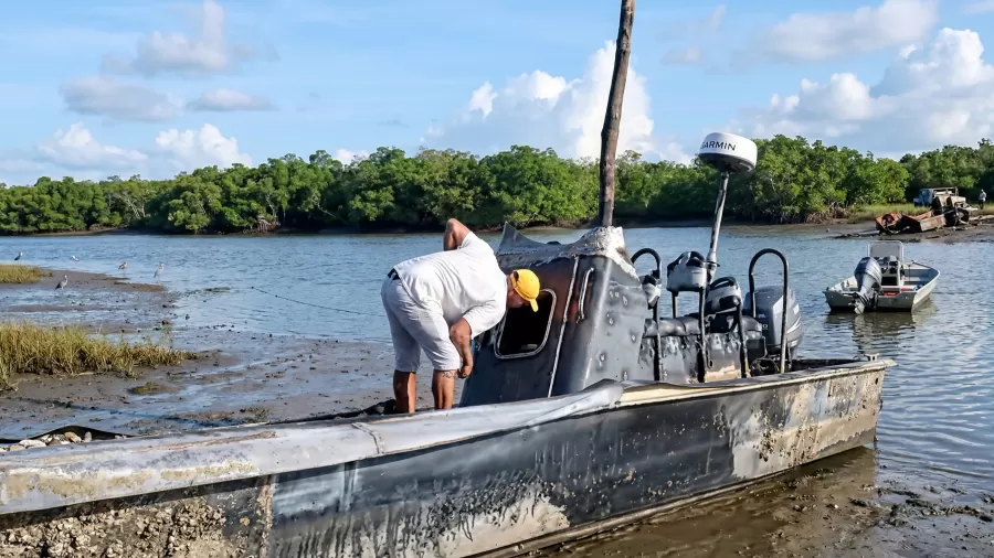 Barco misterioso é encontrado à deriva no Maranhão
