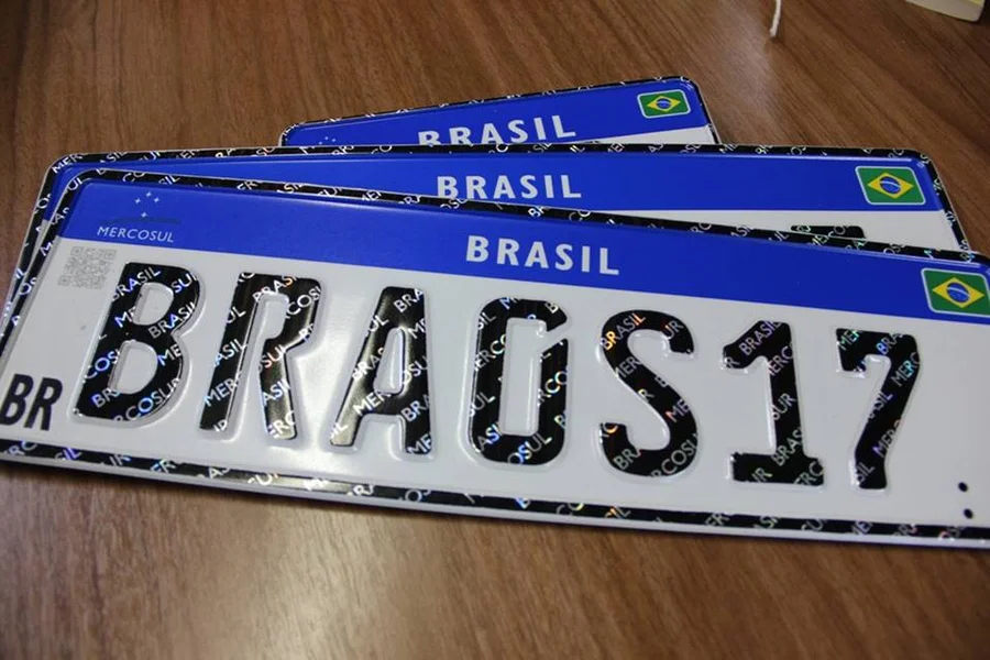Placas de carro podem voltar a mostrar cidade no Brasil