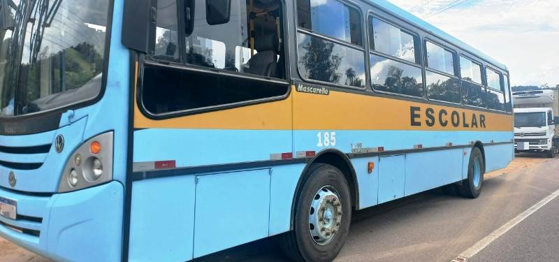 Criança de 10 anos morre atropelada após descer de ônibus escolar em SC