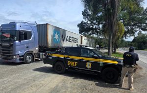 PRF flagra carreta com 20 toneladas de excesso de peso e falha grave nos freios na BR-470