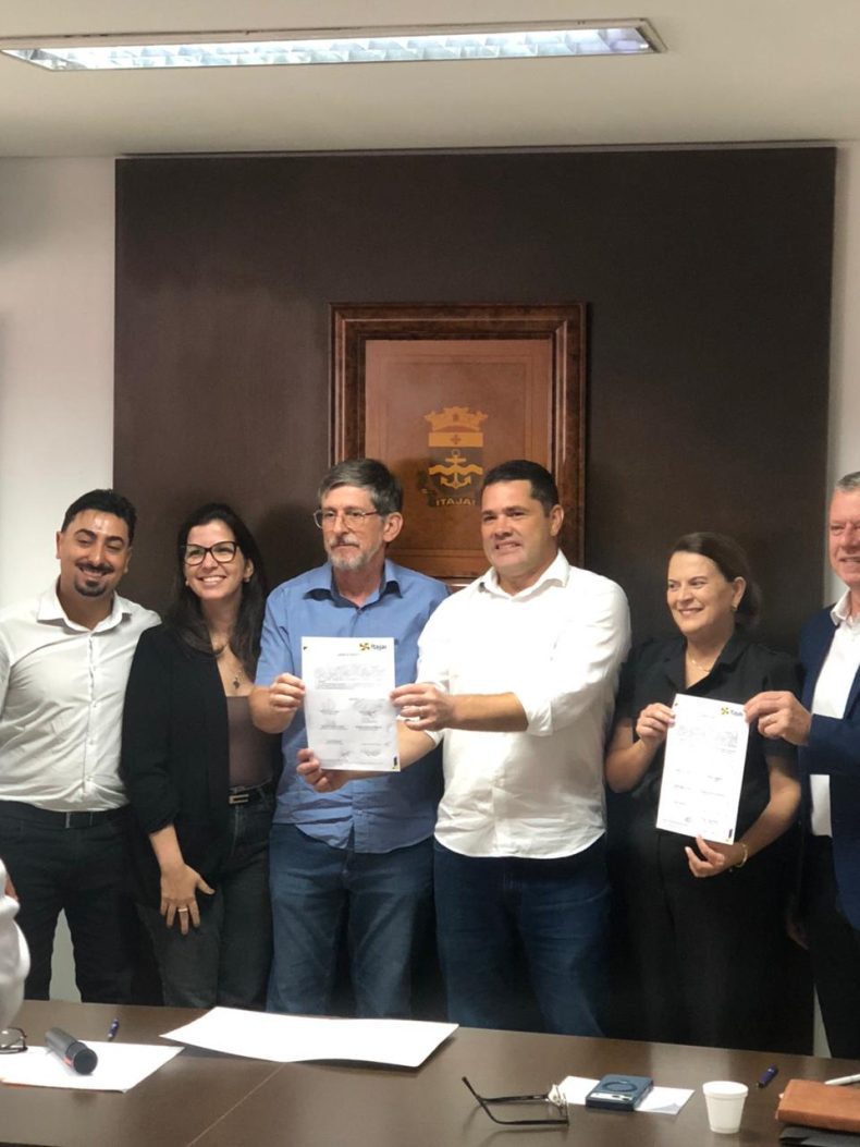 Massa FM acompanha assinatura e Itajaí inicia construção de nova escola