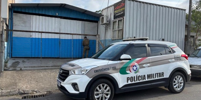 Polícia recupera três veículos furtados em oficina de Indaial