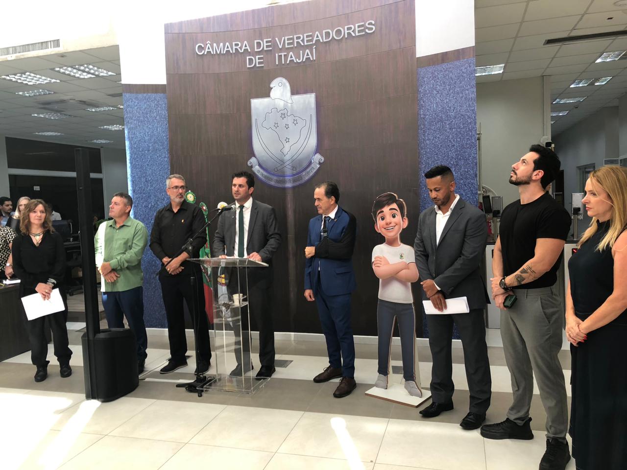 Câmara de Itajaí inaugurou linha do tempo histórica
