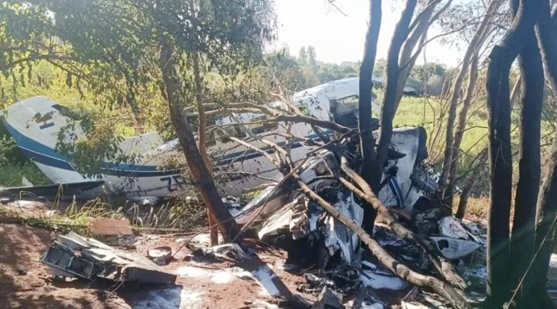 Avião com R$ 15 milhões cai e moradores saqueiam dinheiro no Paraguai