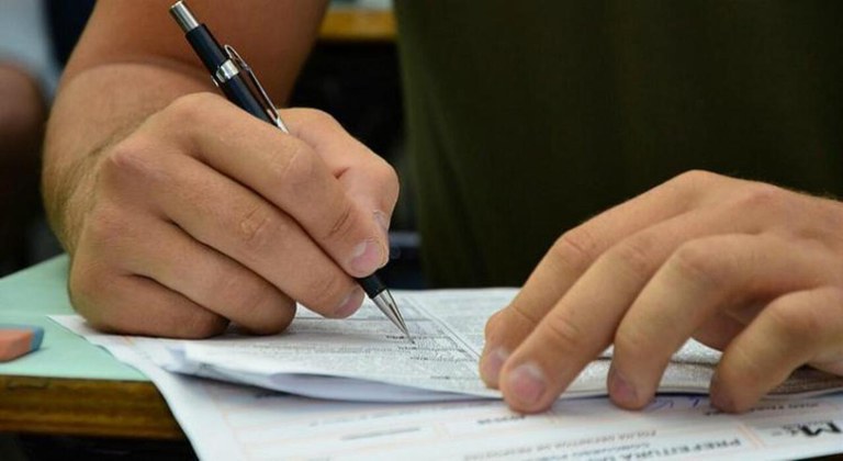 Concursos em SC têm vagas abertas e salários de até R$ 25 mil; veja