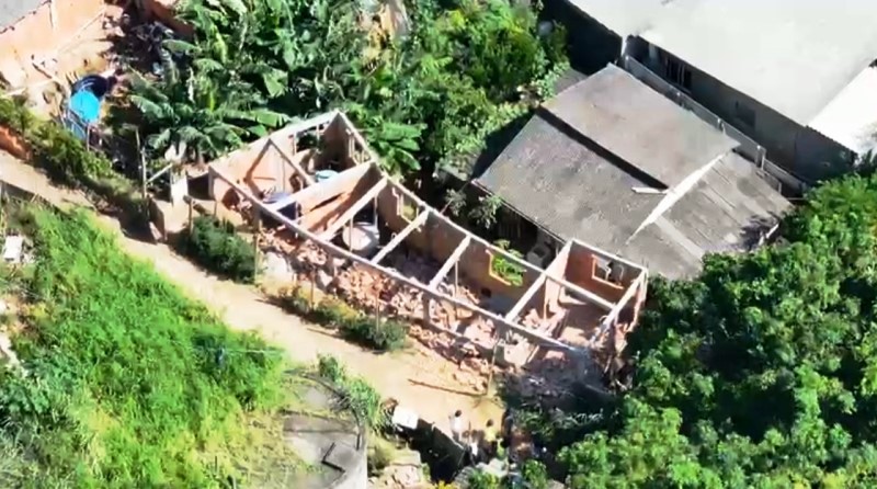 Construções irregulares são demolidas na região continental de Florianópolis