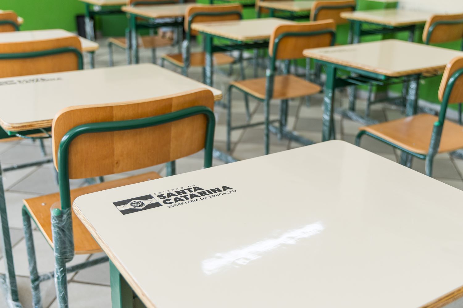 Abandono no ensino médio cai ao menor nível desde 2007