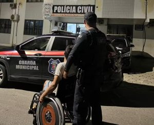 Homem em cadeira de rodas é detido após invadir banco