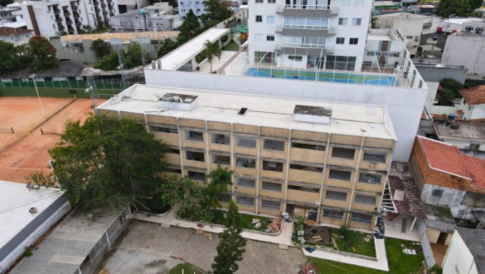 Edifício será demolido por completo após colapso estrutural em Itajaí