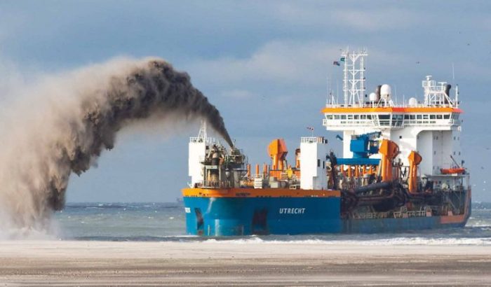 Maior draga da história já está atuando no Porto de Itajaí