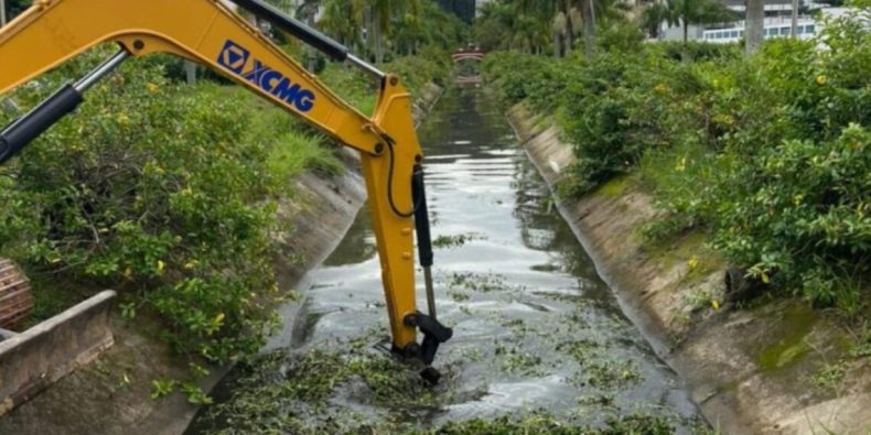 Governador Celso Ramos inicia ações para evitar alagamentos após alerta climático