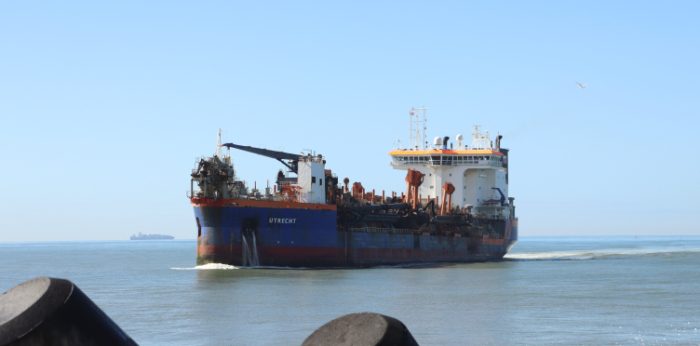 Maior draga da história já está atuando no Porto de Itajaí