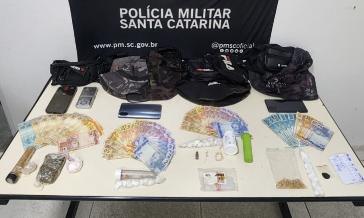 PM prende oito suspeitos e apreende drogas em operação
