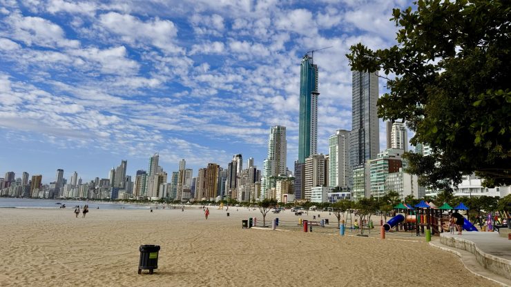 Mais de 70% dos turistas retornam a Balneário Camboriú, aponta pesquisa