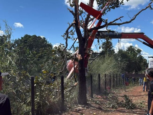 VÍDEO: Helicóptero da dupla Henrique e Juliano cai no Tocantins