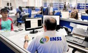 Quando a fila do INSS vai acabar? Governo aponta prazo