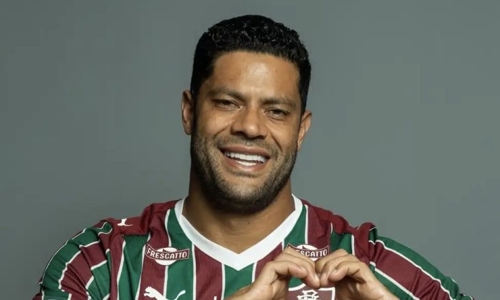 Hulk assina com Fluminense e assume camisa sete