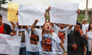Moradores rejeitam operações policiais violentas