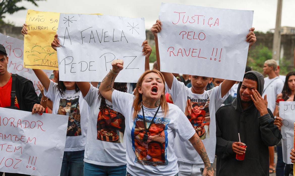 Moradores rejeitam operações policiais violentas