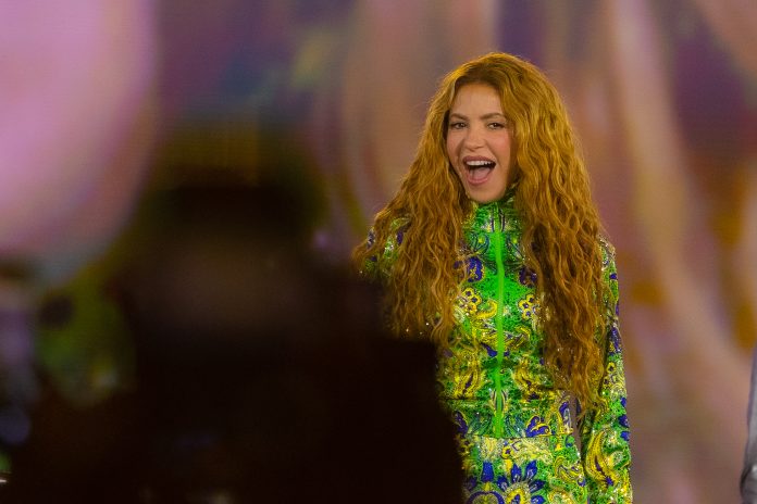 Shakira recebe notícia de AVC do pai horas antes de megashow