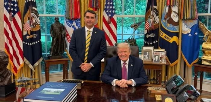 Flávio Bolsonaro encontra Trump na Casa Branca e reacende articulação internacional