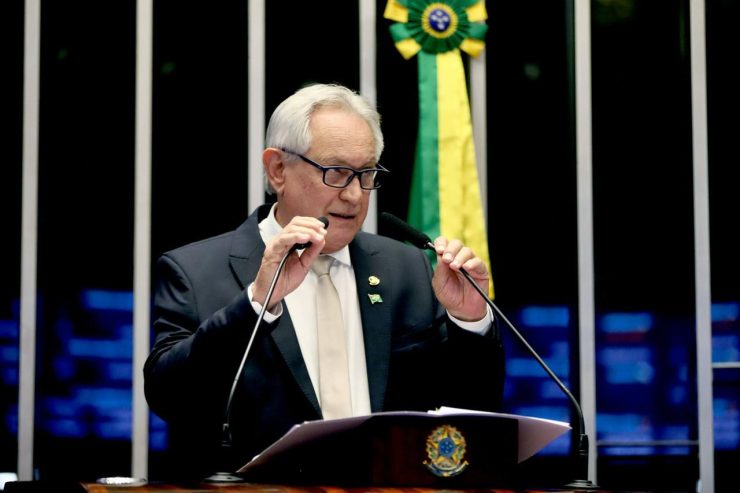 Senador catarinense recebe famílias e defende educação domiciliar